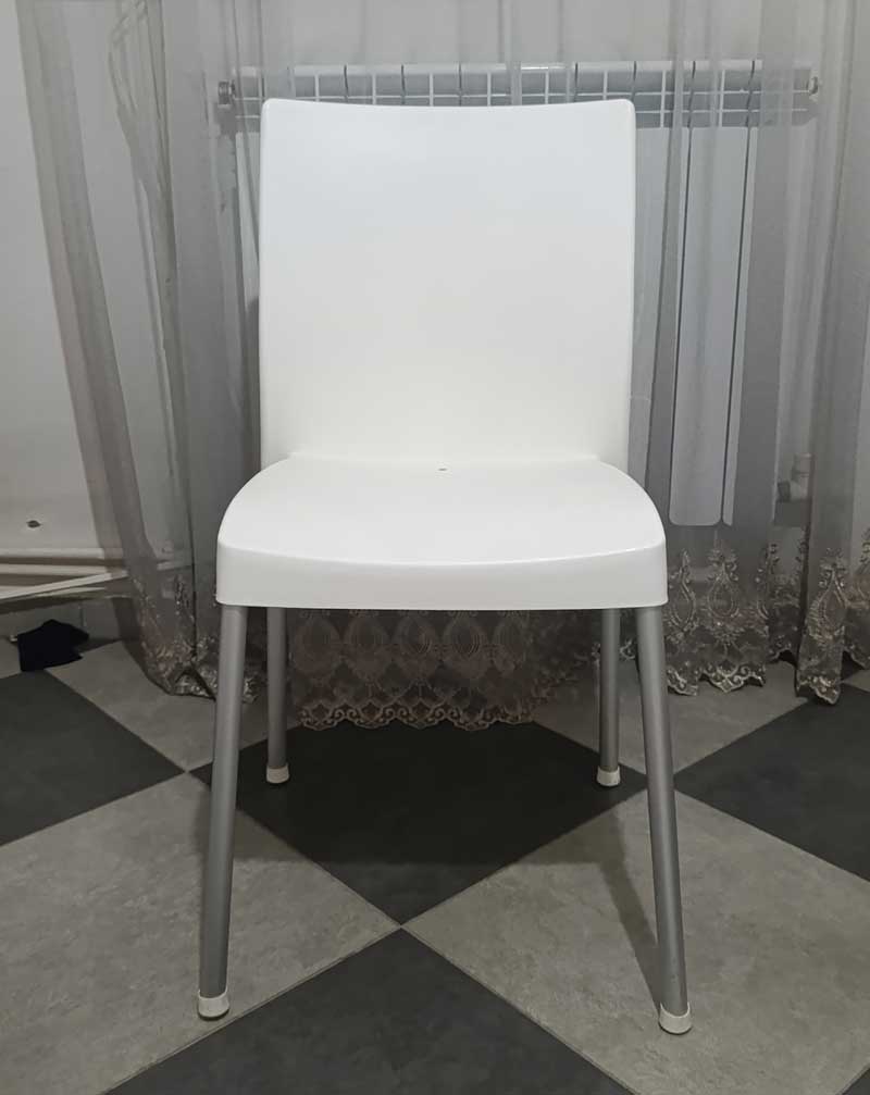 Chaise en plastique 